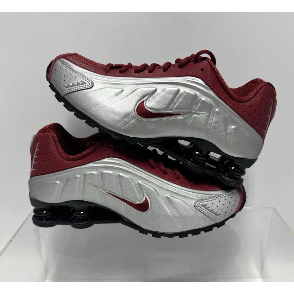 Brand New Nike Shox R4 Metallic Silver Crimson HQ1988-009 Men Size 7 / Women 8.5
